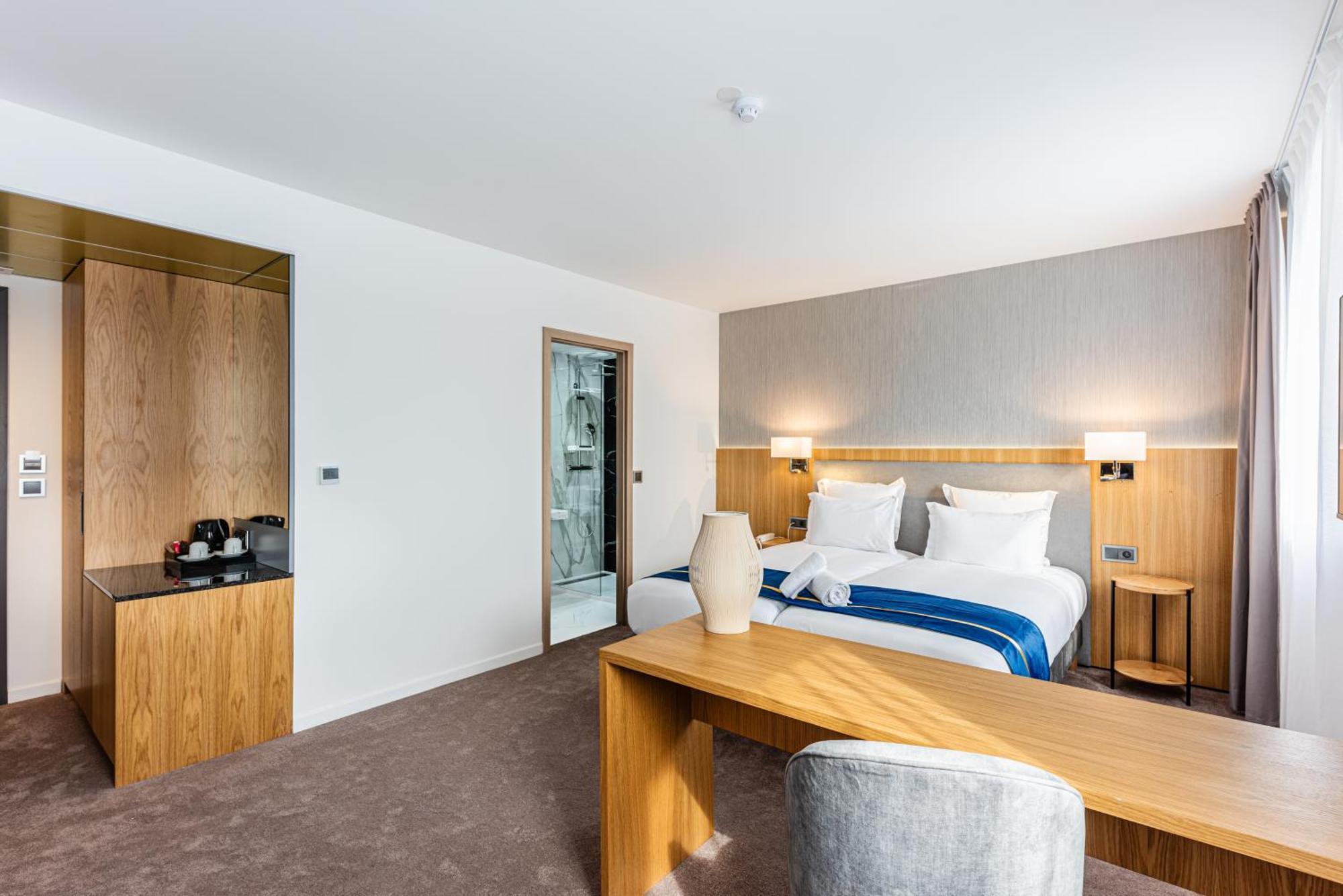 Brit Hotel Privilege Paris Rosny-Sous-Bois Esterno foto