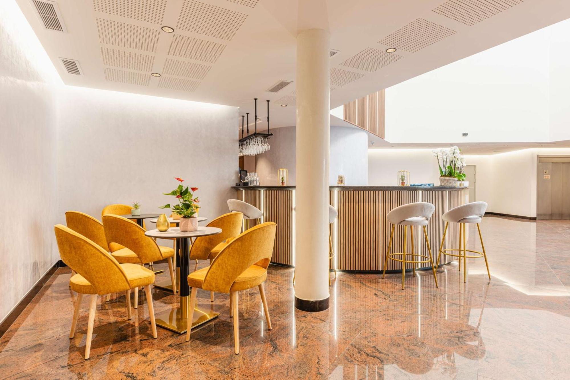 Brit Hotel Privilege Paris Rosny-Sous-Bois Esterno foto