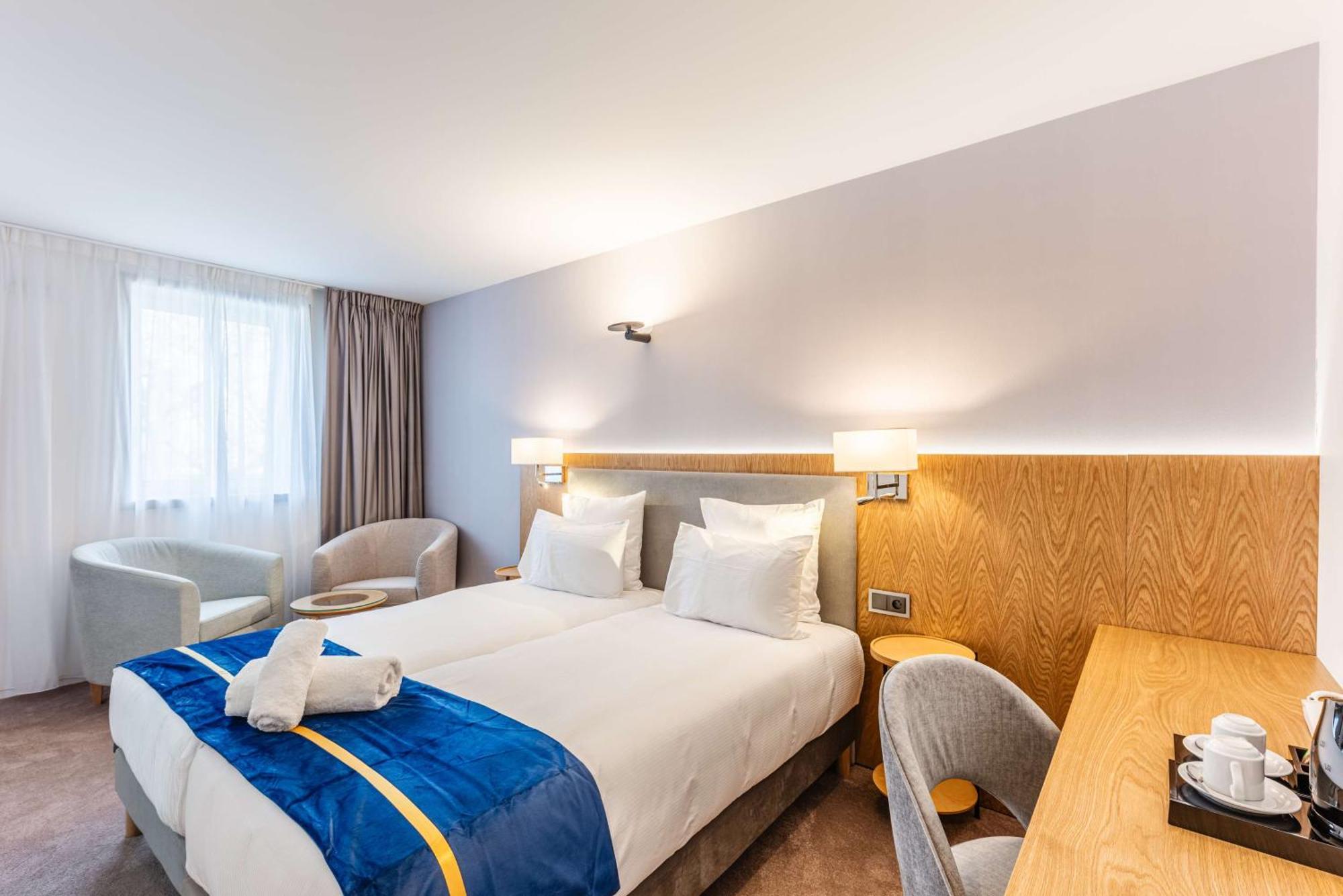 Brit Hotel Privilege Paris Rosny-Sous-Bois Esterno foto