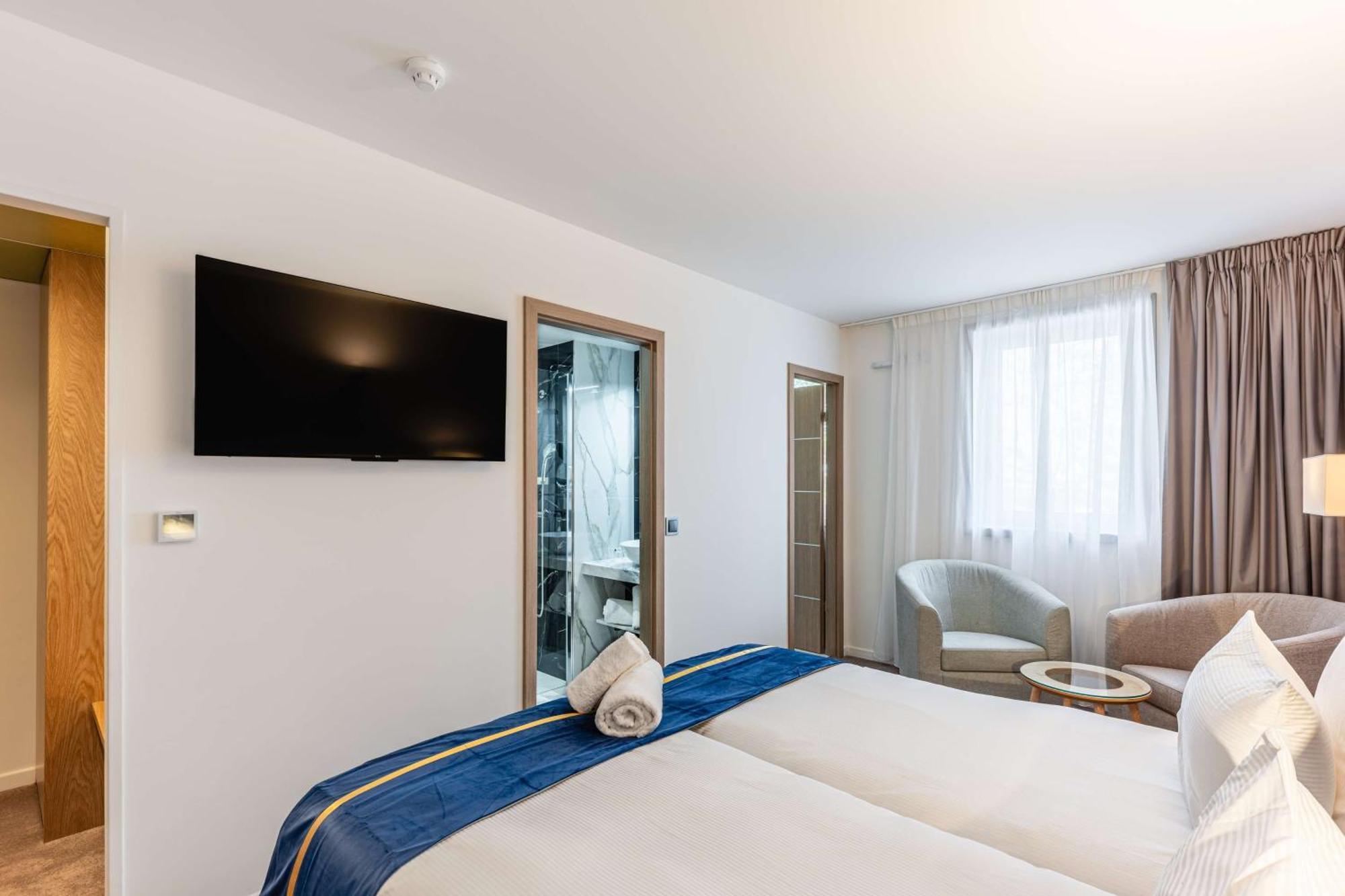 Brit Hotel Privilege Paris Rosny-Sous-Bois Esterno foto