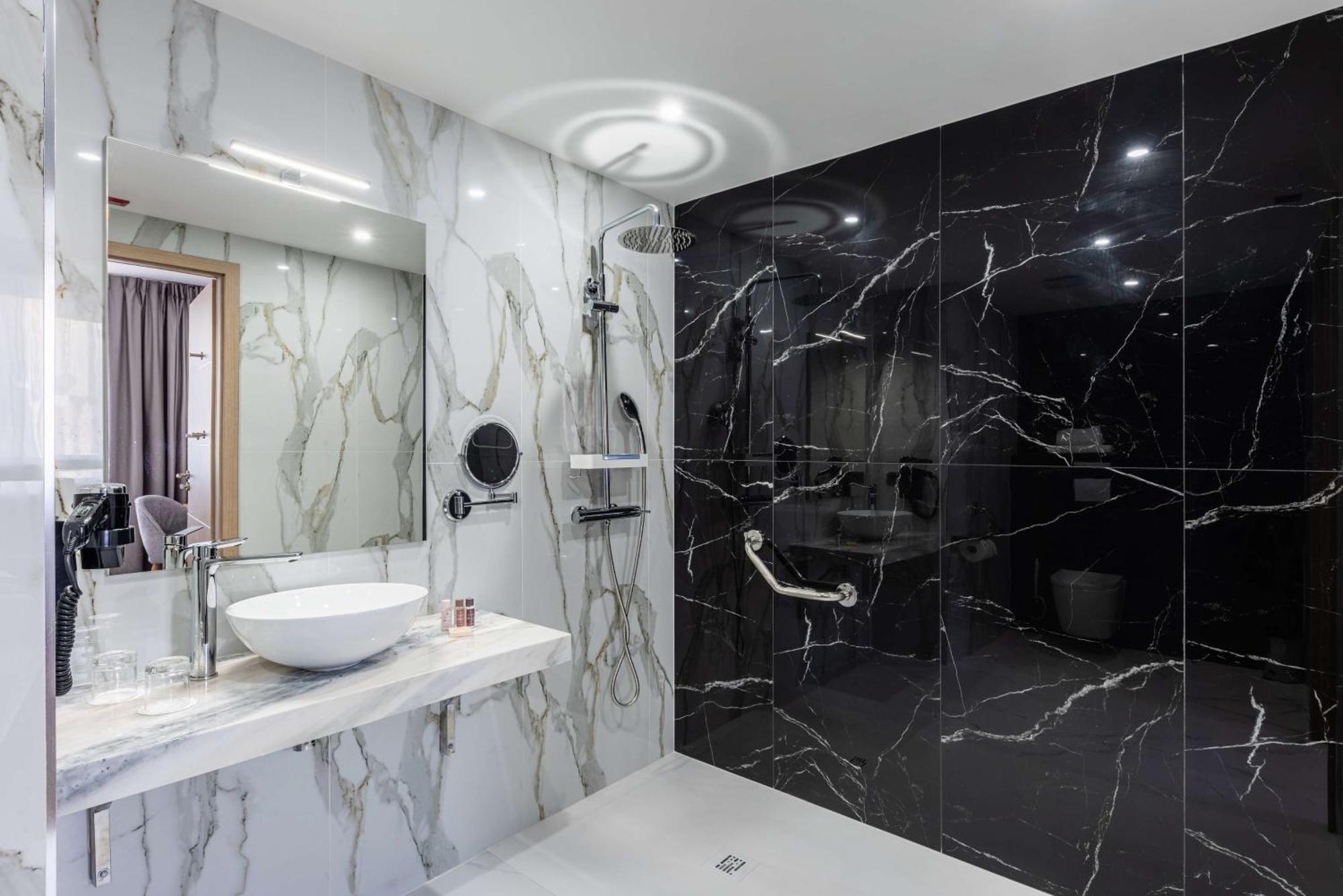 Brit Hotel Privilege Paris Rosny-Sous-Bois Esterno foto
