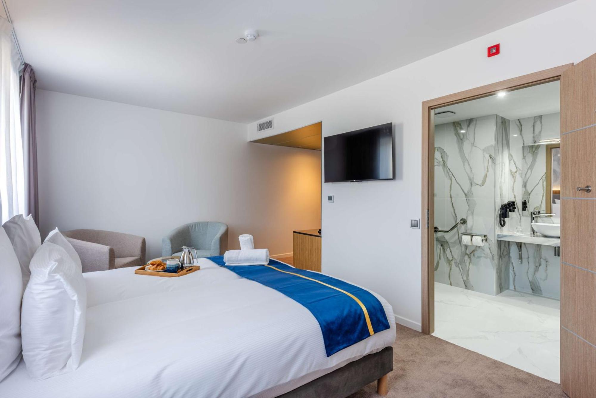 Brit Hotel Privilege Paris Rosny-Sous-Bois Esterno foto