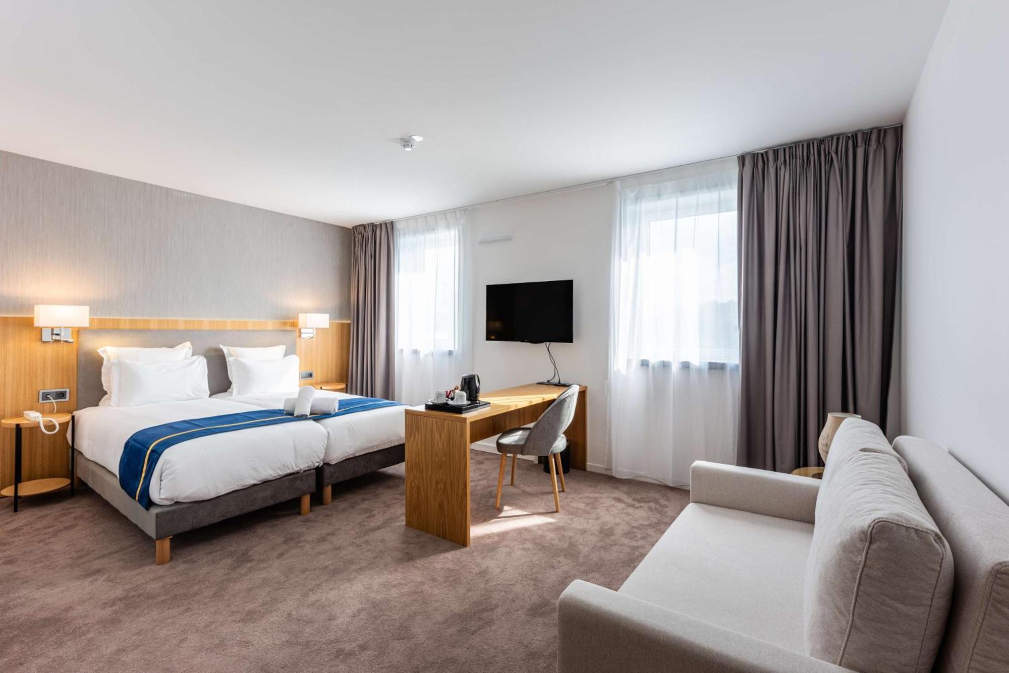 Brit Hotel Privilege Paris Rosny-Sous-Bois Esterno foto
