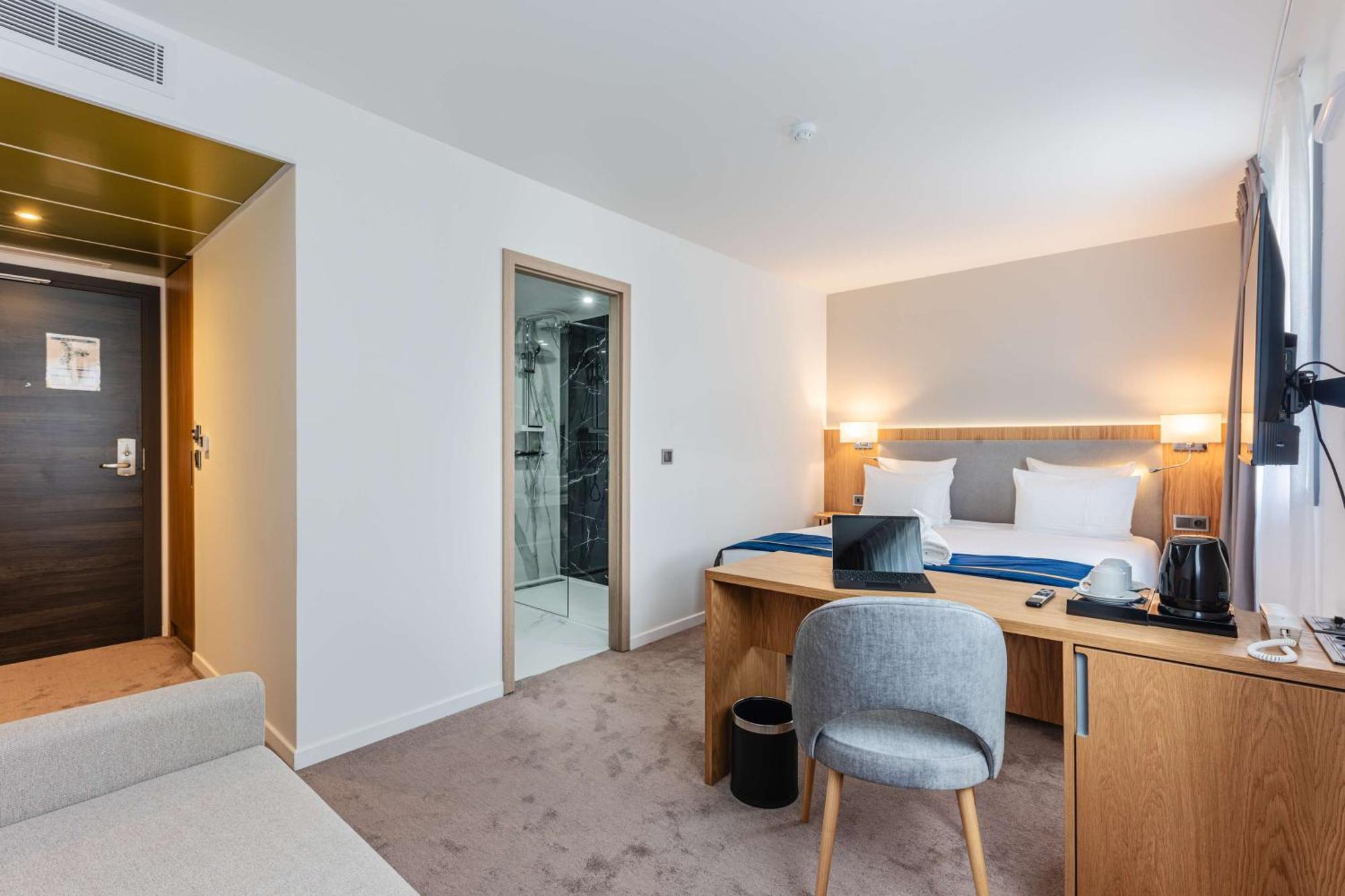 Brit Hotel Privilege Paris Rosny-Sous-Bois Esterno foto