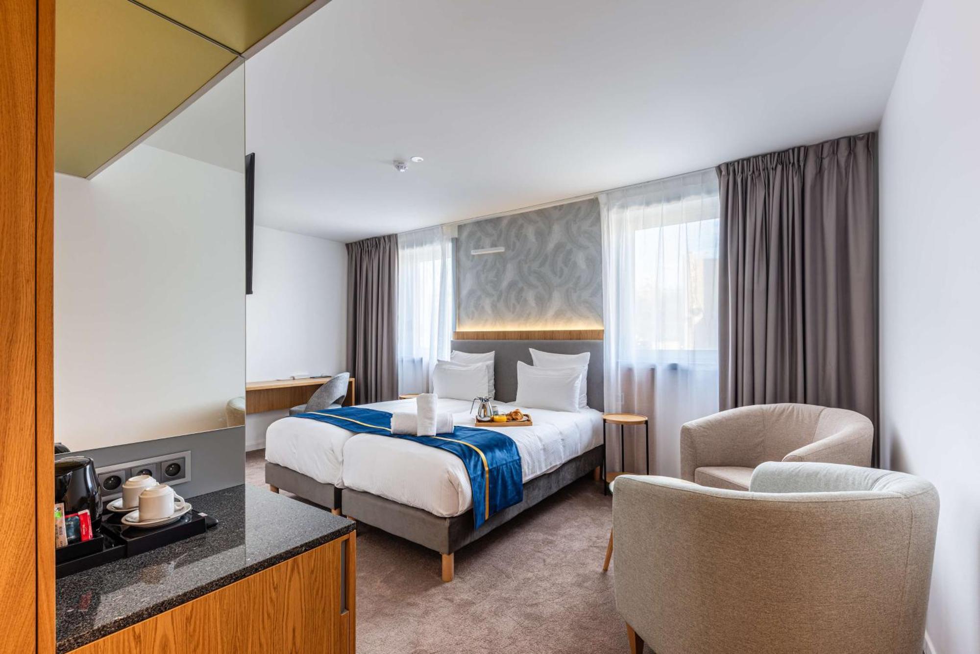 Brit Hotel Privilege Paris Rosny-Sous-Bois Esterno foto